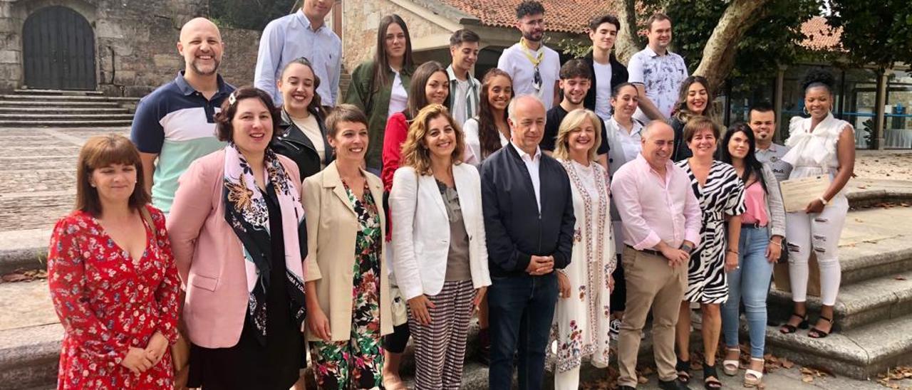 Alumnos y monitores de la Escola de Hostalería &quot;Mar de Santiago II&quot;