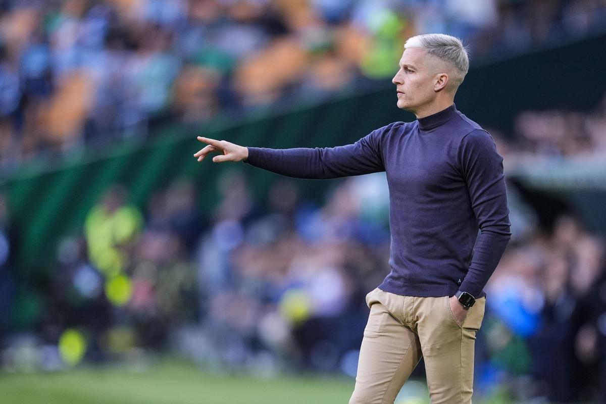 Martínez sustituyó al sancionado Almeyda en el banquillo