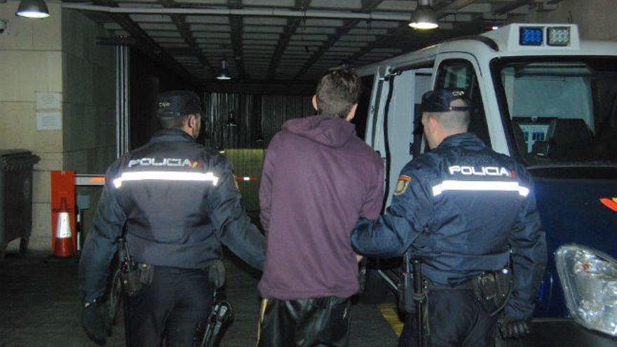 Uno de los detenidos por la Policía