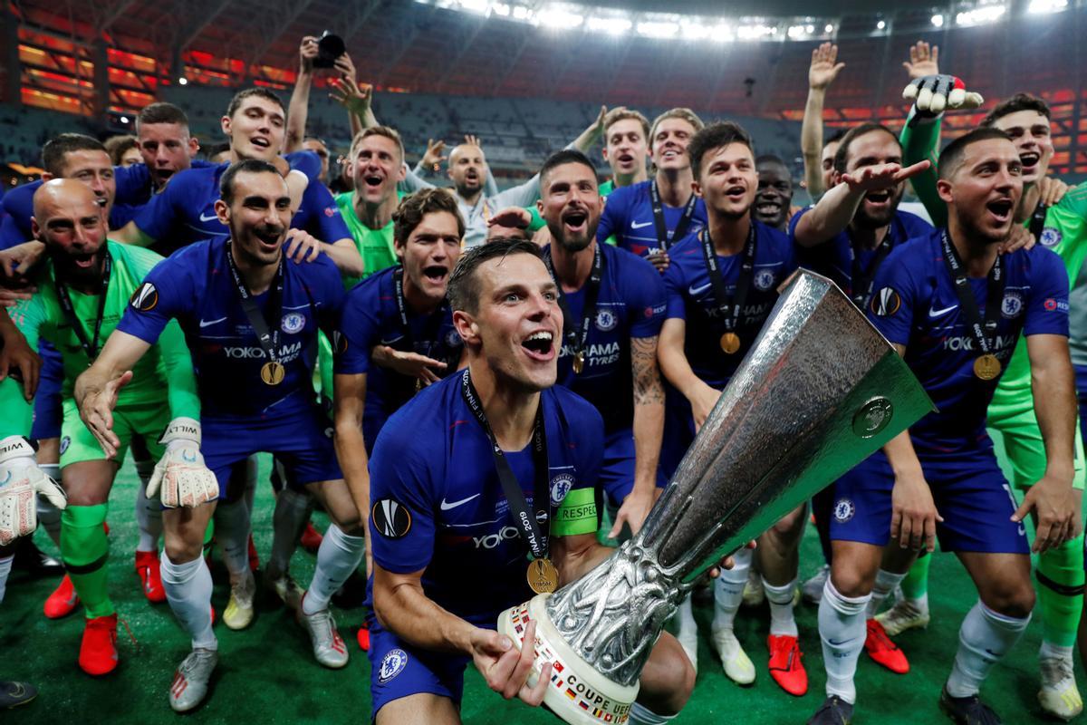 Azpilicueta levanta la Europa League de 2019.