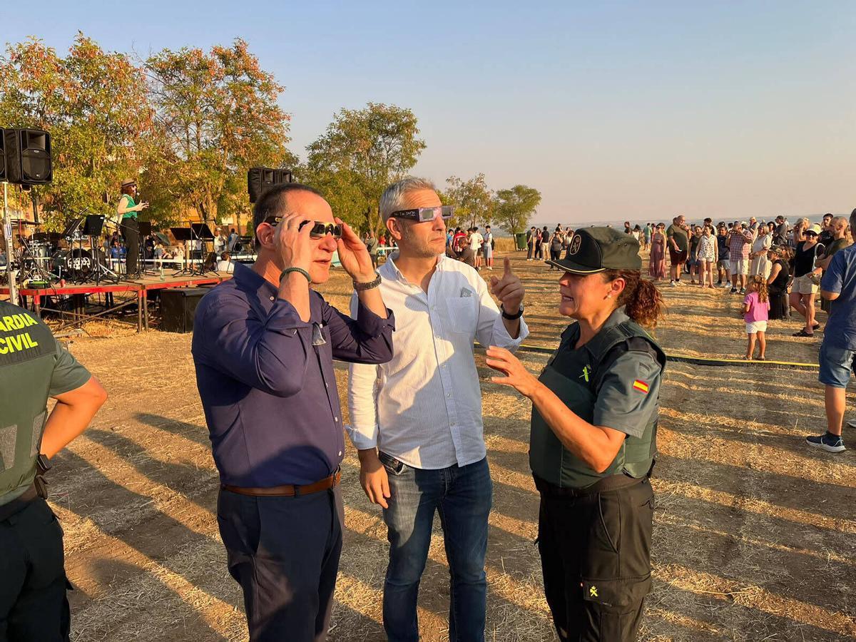 GALERÍA | Toro oscurecido con motivo del eclipse