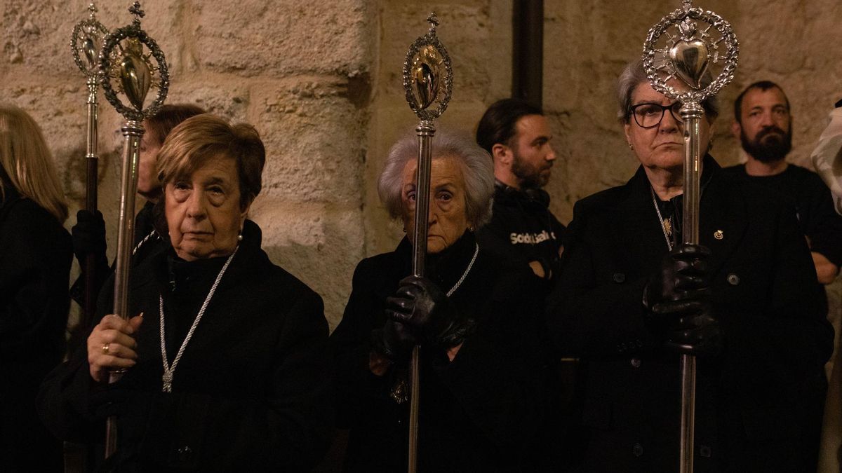 Hermanas de luto el pasado Viernes Santo