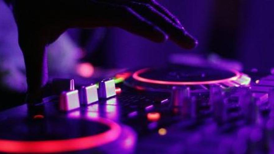 Roban un equipo de Dj de 5.000 euros dentro de una casa de Lugones