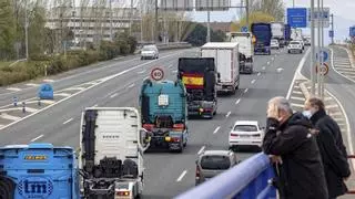 La CEOE urge a atajar el paro de transportistas: "Amenaza con una gran crisis económica y social"