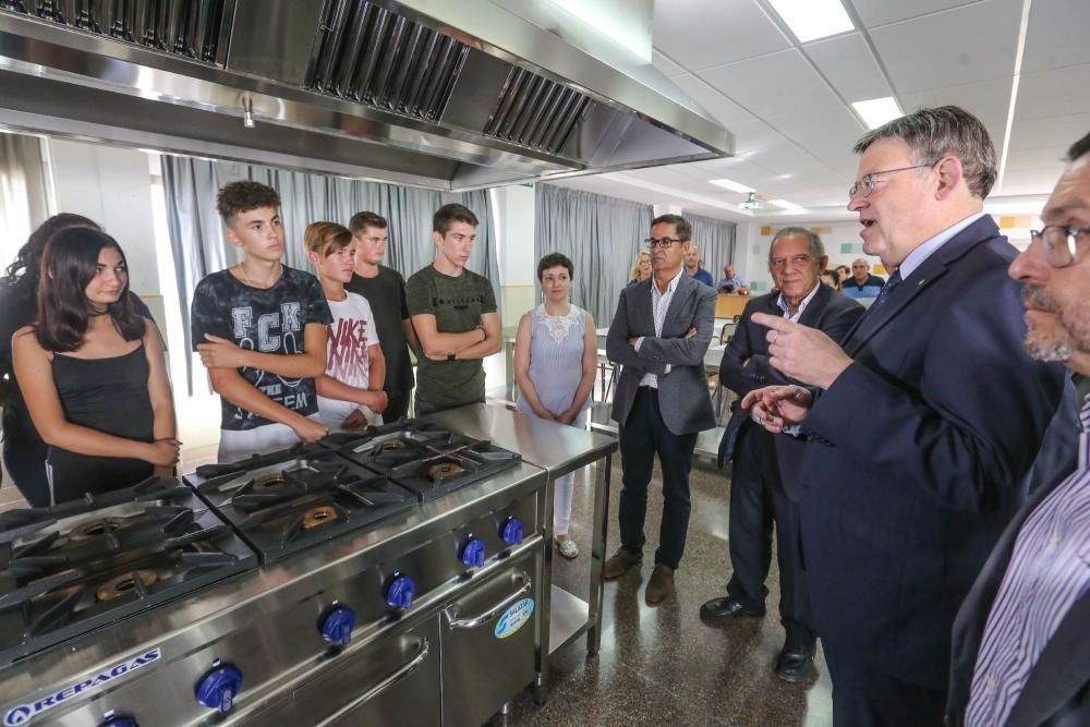 El presidente de la Generalitat Ximo Puig ha visitado los dos centros educativos de Los Montesinos