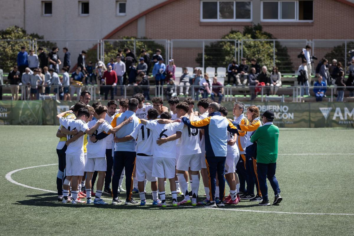 En imágenes | Así ha sido la gran final del Torneo Cesaraugusta de Zaragoza entre el Real Madrid y el Valencia En imágenes | Así ha sido la gran final del Torneo Cesaraugusta de Zaragoza entre el Real Madrid y el Valencia