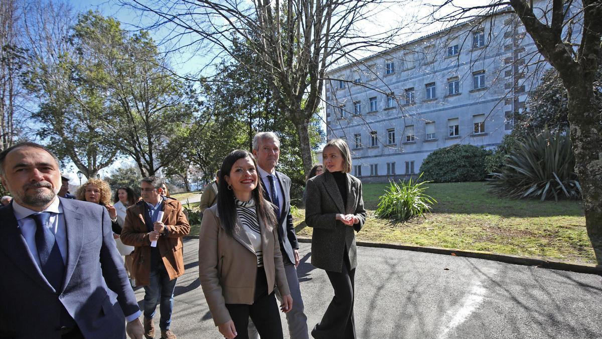 Visita oficial en la presentación del proyecto del centro de salud de O Rebullón, en Mos.