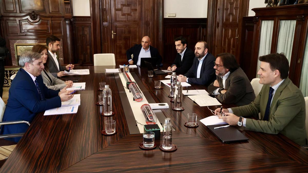 Reunión del consejero de Movilidad con el presidente de Renfe