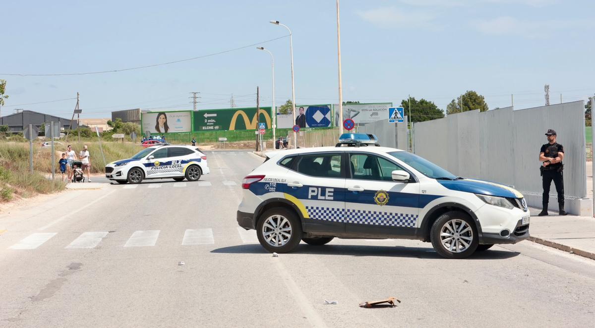 La redada de falsificaciones del mercadillo del Martínez Valero en Elche, en imágenes