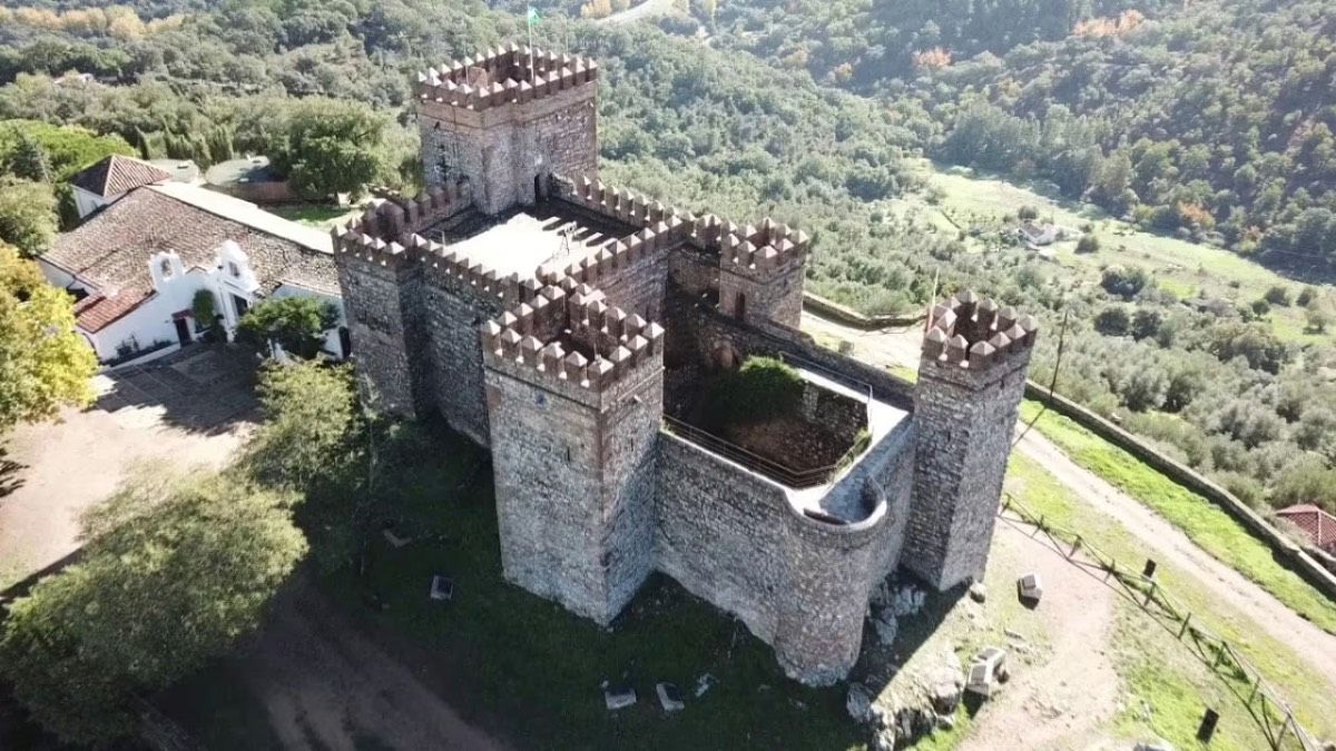 El Castillo de Cortegana (Huelva) en la sierra