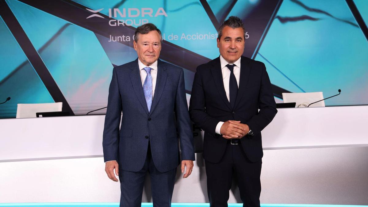 El presidente no ejecutivo de Indra, Ángel Simón, y el consejero delegado de la compañía Josep Maria Recasens.