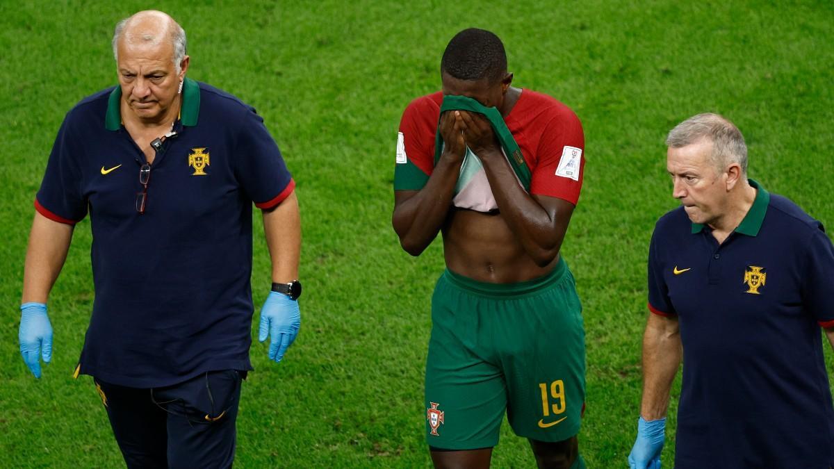 Nuno Mendes se retiró lesionado durante el Portugal-Uruguay