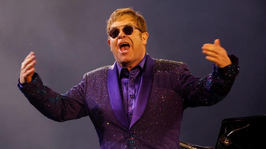 El cantante y pianista británico Elton John.