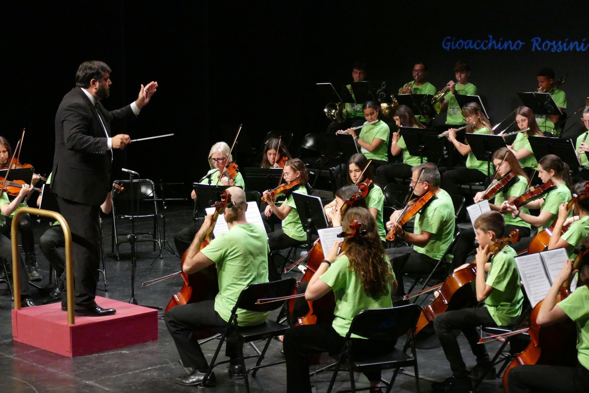 La Jove Orquestra de Figueres i Fredrik Strand emocionen el Teatre El Jardí amb el gran concert de Fires