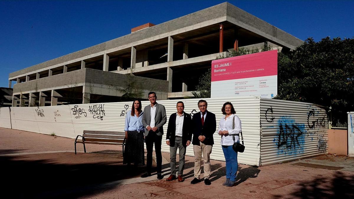 El alcalde de Burriana, Jorge Monferrer, y el conseller de Eduación, José Antonio Rovira, visitaron el pasado octubre el emplazamiento del futuro instituto.