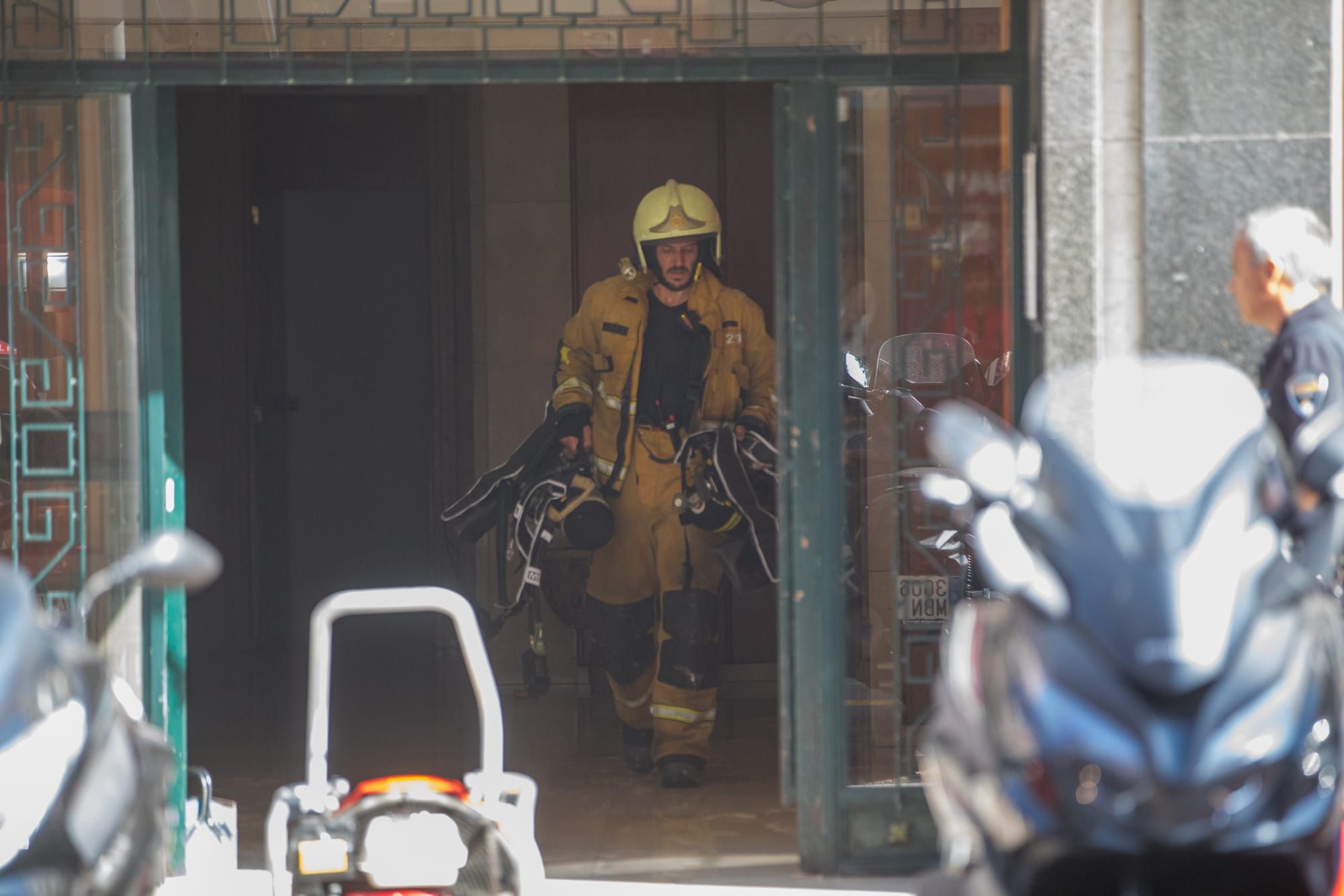 Un anciano fallece en el incendio de un piso en la avenida Argentina de Palma