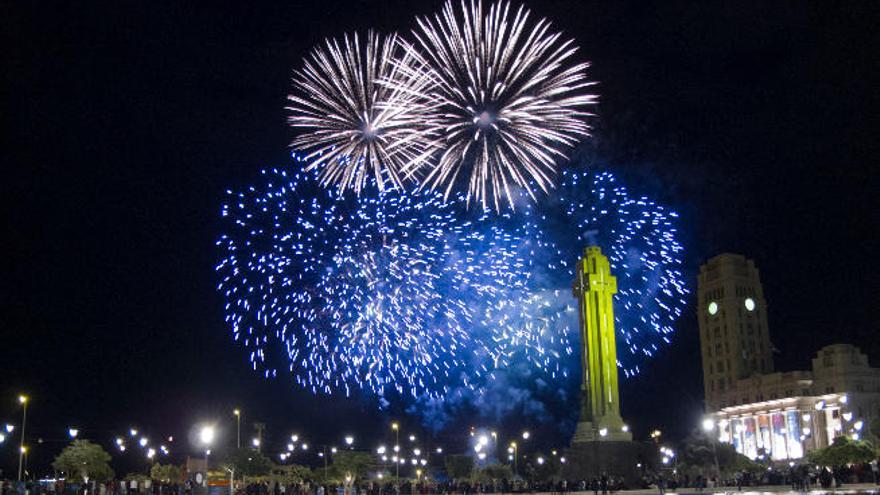 Fuegos artificiales en Santa Cruz de Tenerife.