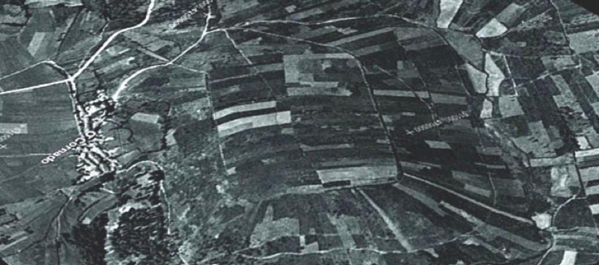 Vista en perspectiva del campamento romano, con forma rectangular, detectado en Marco do Cornado, Negreira / Antón Malde-Elisa amigo