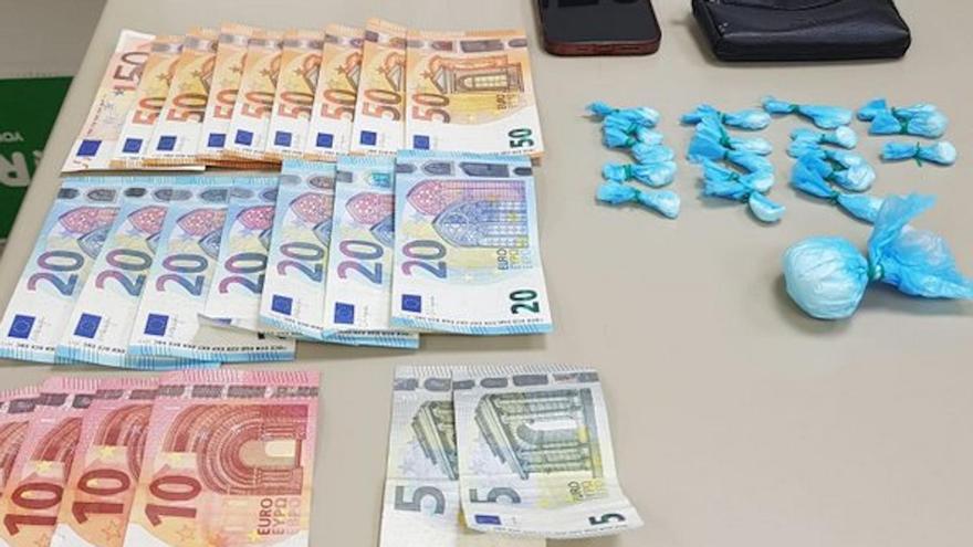La cocaïna i els 640 euros en efectiu requisats