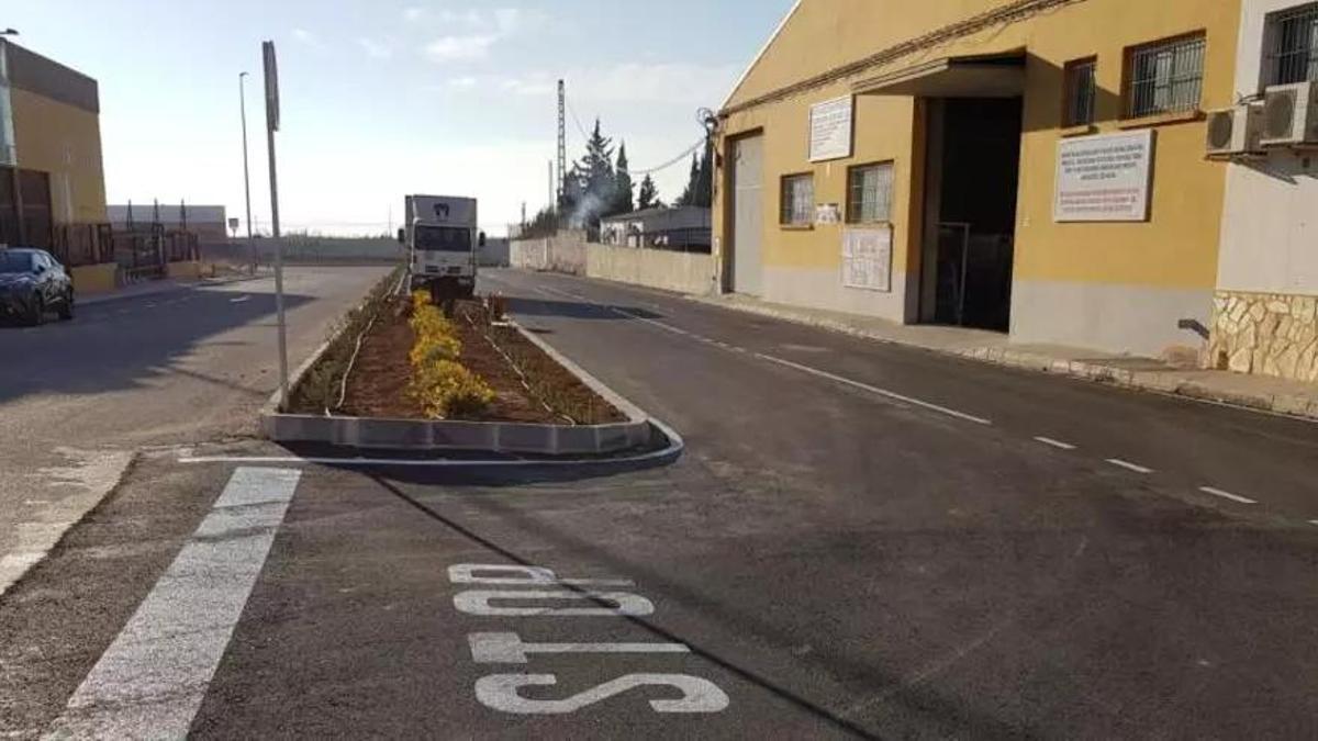 Uno de los viales del polígono industrial de Los Montesinos