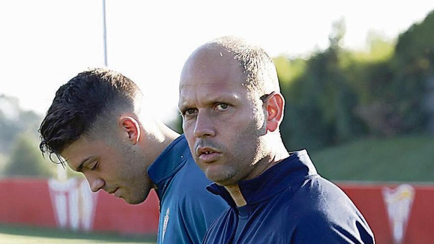 José Alberto, con Nacho Méndez, antes del entrenamiento de ayer.