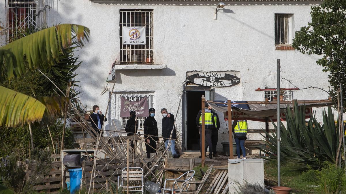 Desalojo y cargas policiales en un casal okupa en Benimaclet