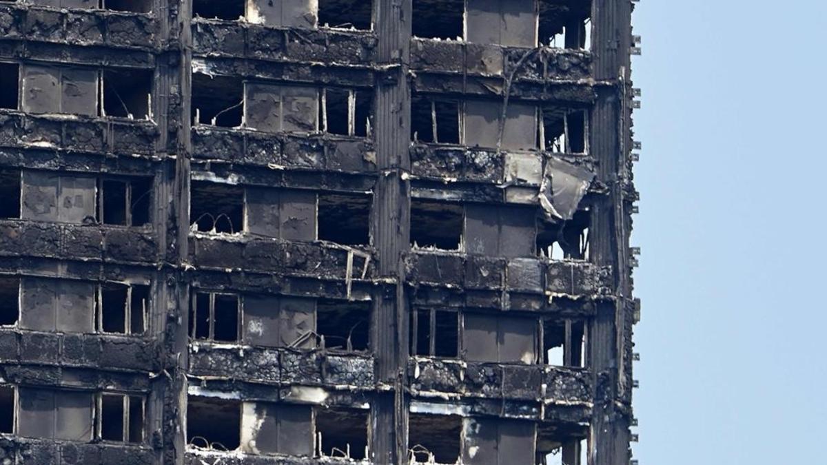 Imagen de la estructura de la 'Grenfell Tower' de Londres tras el incendio que ha acabado con la vida de 79 personas.