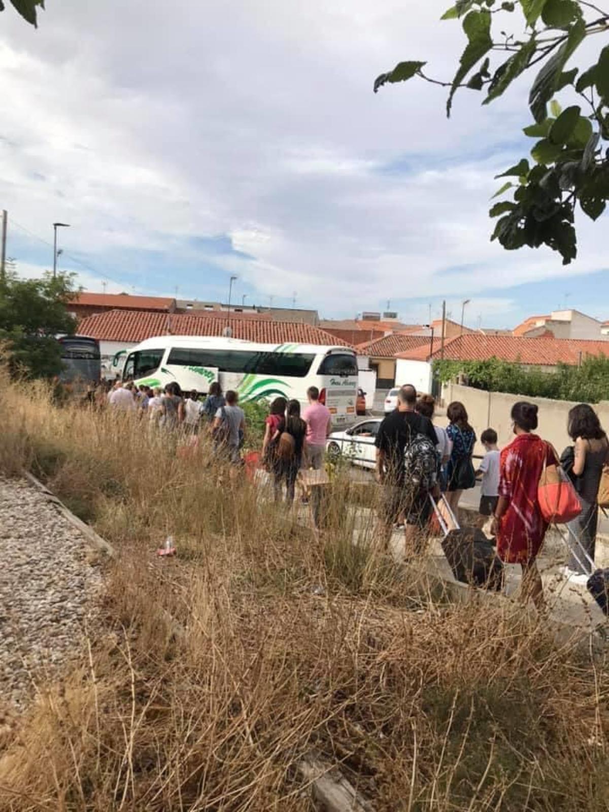 Un descarrilamiento obliga a trasladar en autobús a los pasajeros de seis trenes