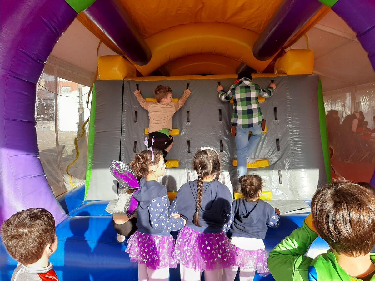 Los niños de Llanera inauguran el Antroxu por todo lo alto: el primer día de actividades, en imágenes