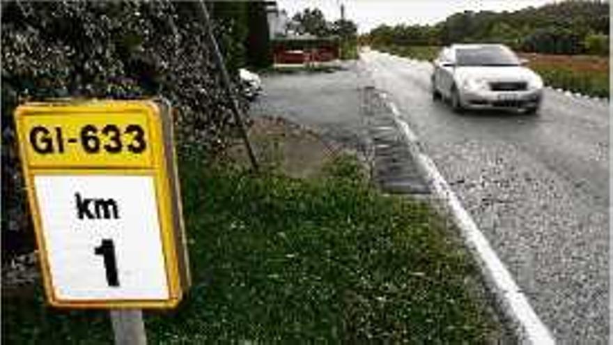 La carretera GI-633 a l&#039;alçada de Cervià de Ter.