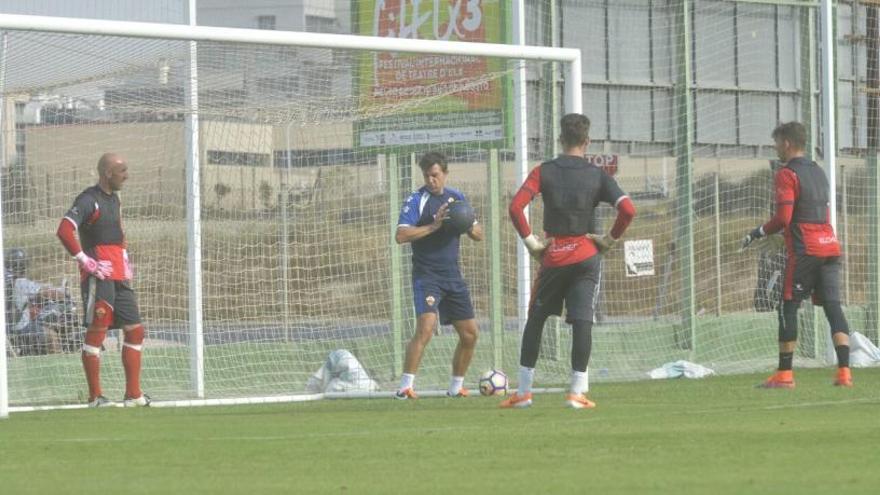 Paco Herrero, esta mañana, trabajando con José Juan, Satoca y Juanma