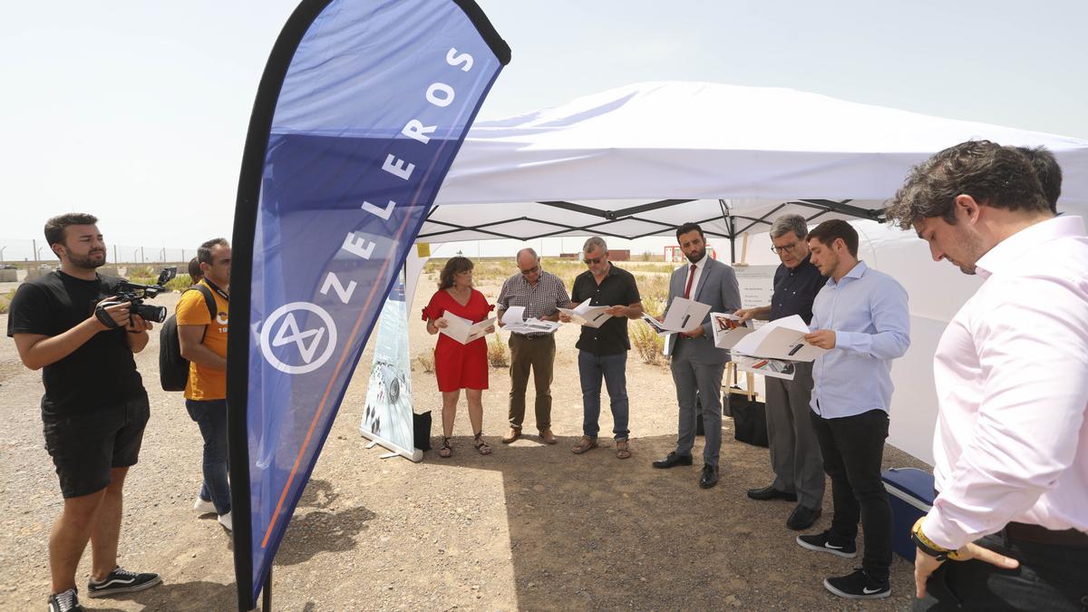 Presentación del proyecto en los terrenos del puerto comercial de Sagunt.