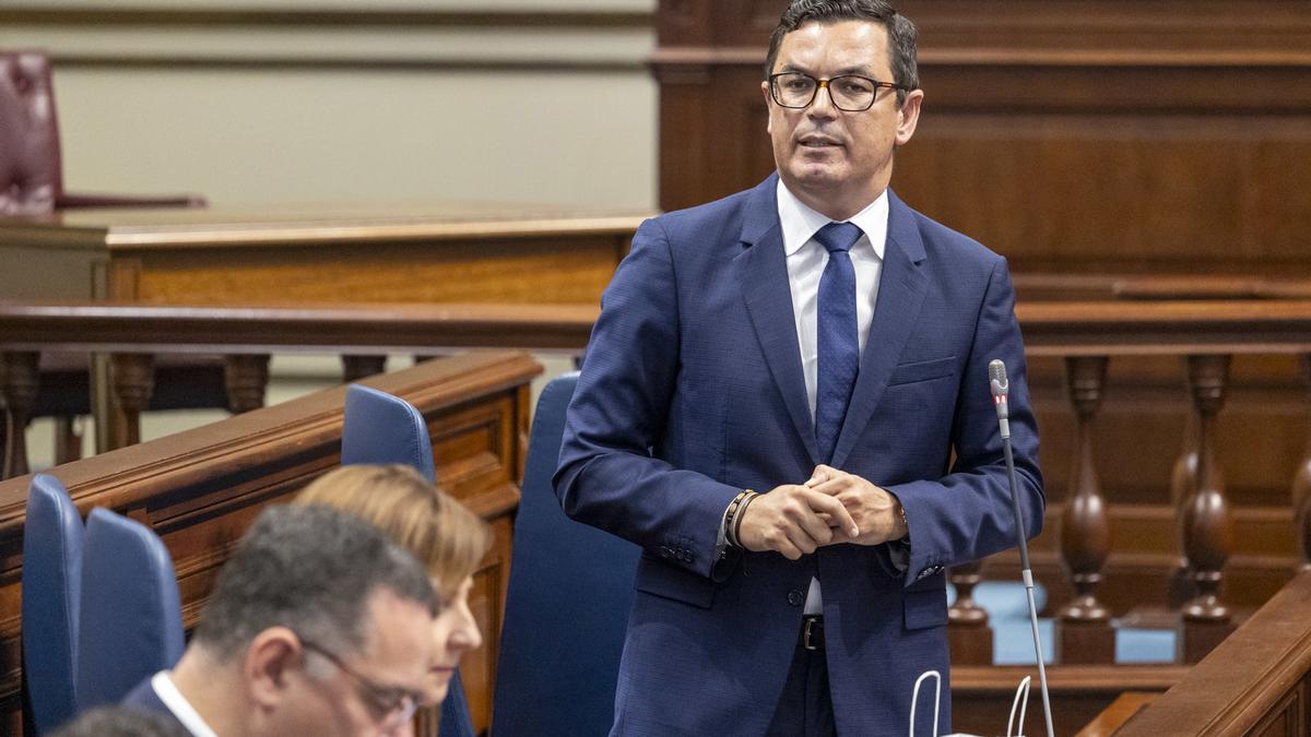 Pablo Rodríguez, consejero de Obras Públicas y Vivienda, en el Parlamento.