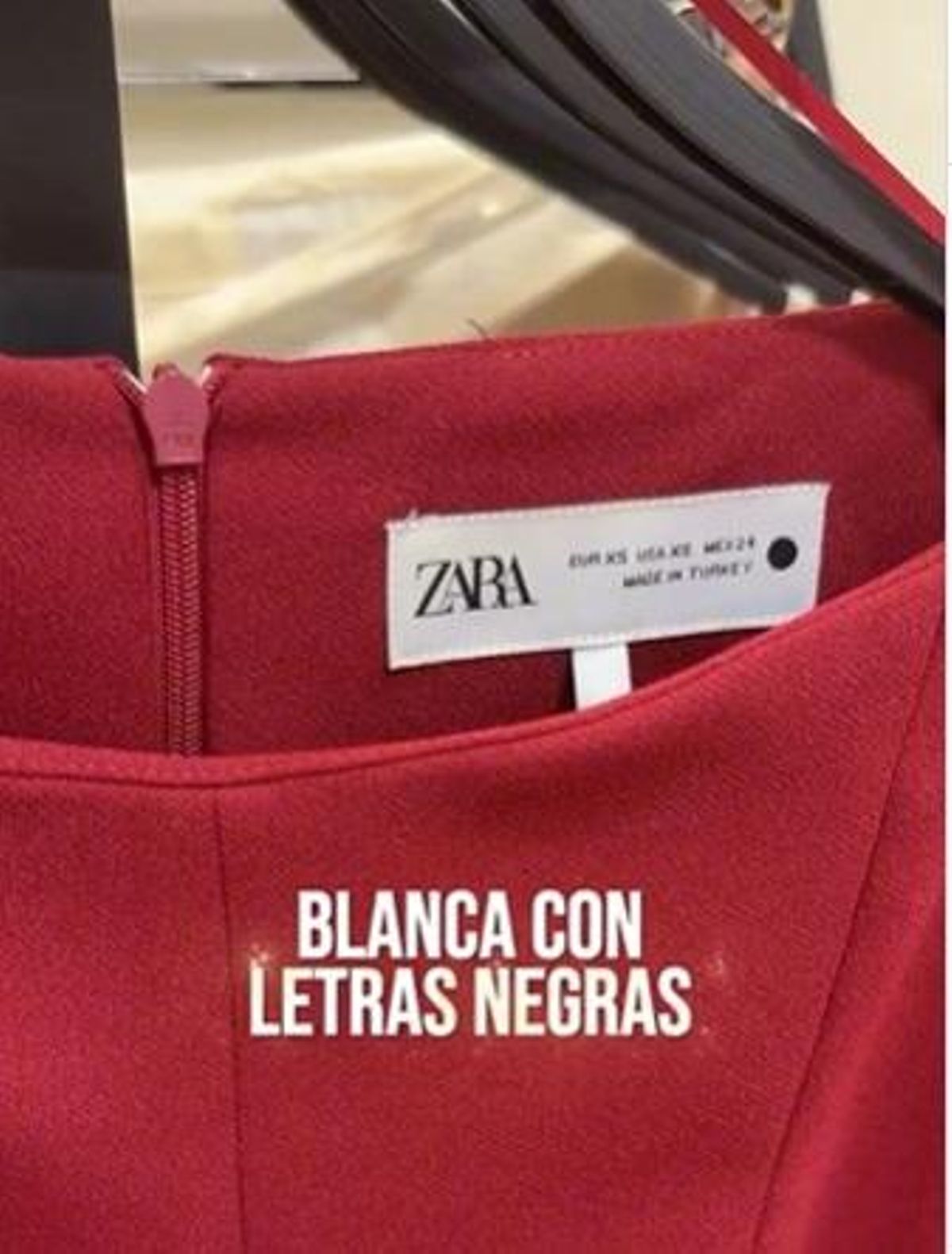 La etiqueta de una falda de Zara