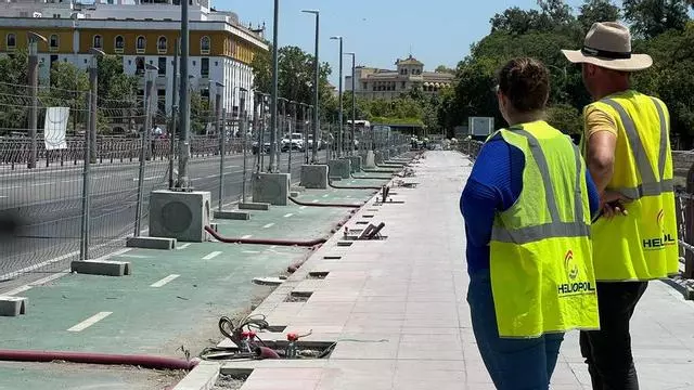 VÍDEO | El Puente de San Telmo se resiste a tener toldos: otro verano sin sombra
