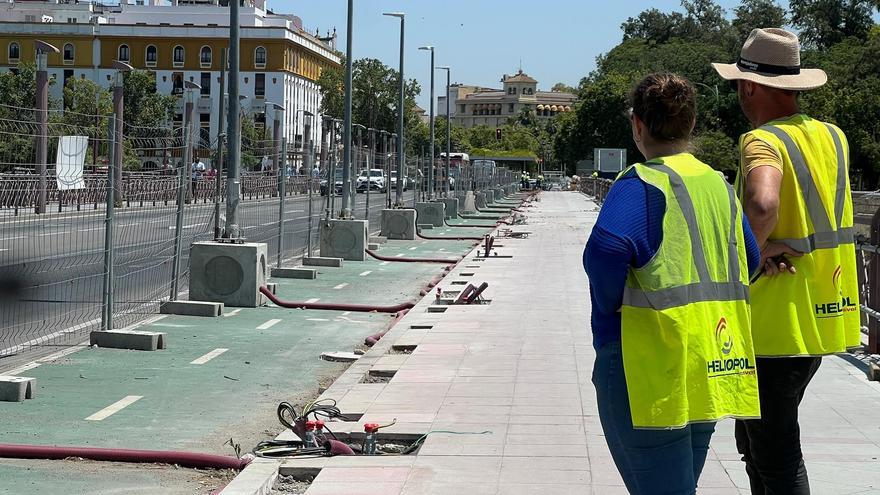 VÍDEO | El Puente de San Telmo se resiste a tener toldos: otro verano sin sombra