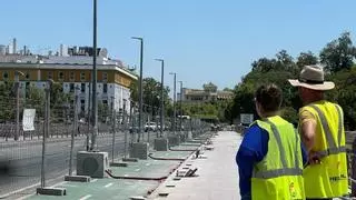 El Puente de San Telmo se resiste a tener toldos: otro verano sin sombra tras seis meses de retraso y cambios de proyecto