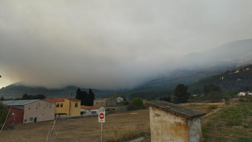 Incendio de Tàrbena: de la resistencia de una comuna &#039;hippie&#039; al rescate del vigilante del Coll de Rates