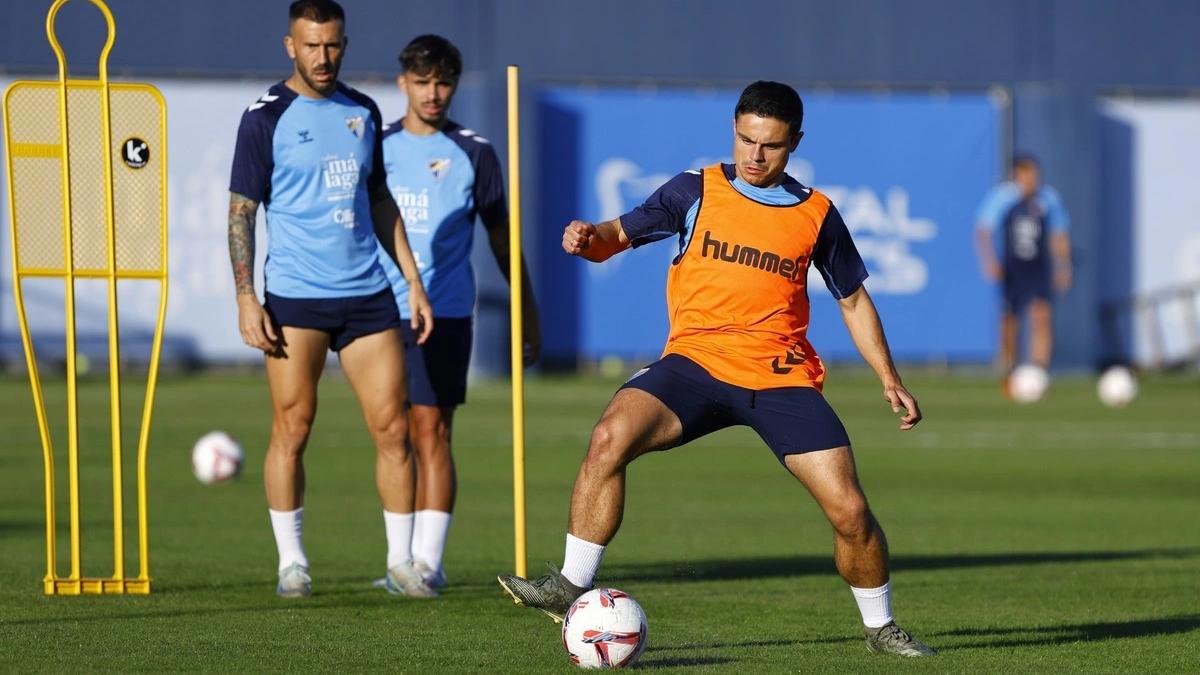 Imagen del entrenamiento de este lunes en el anexo de La Rosaleda.