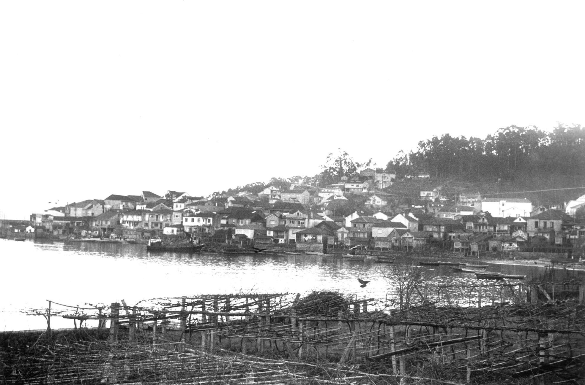 Un paseo histórico entre los hórreos de Combarro