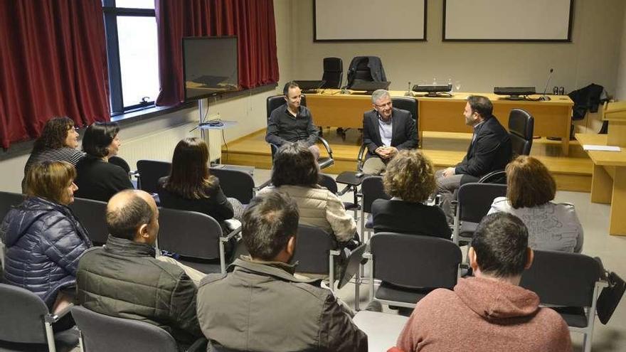 Roberto Bustillo, Emilio Fernández y Javier Rajo en un encuentro en el campus. // Duvi