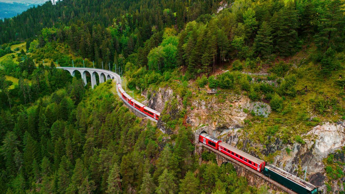 El recorrido en tren más bonito del mundo: de St Moritz a Zermatt