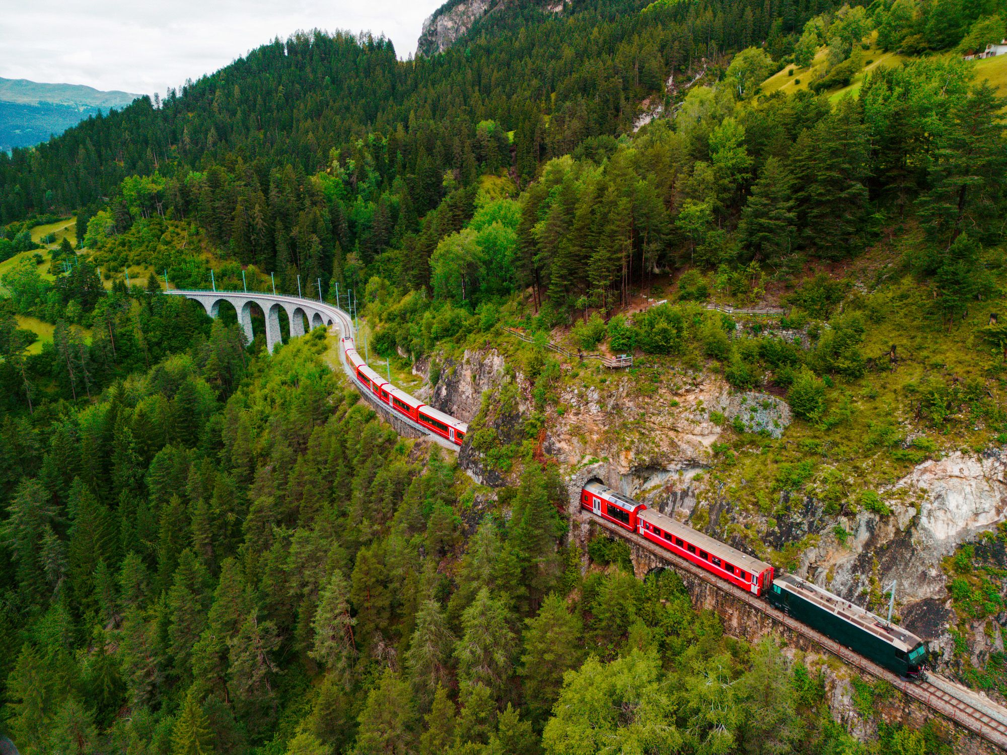 El recorrido en tren más bonito del mundo: de St Moritz a Zermatt