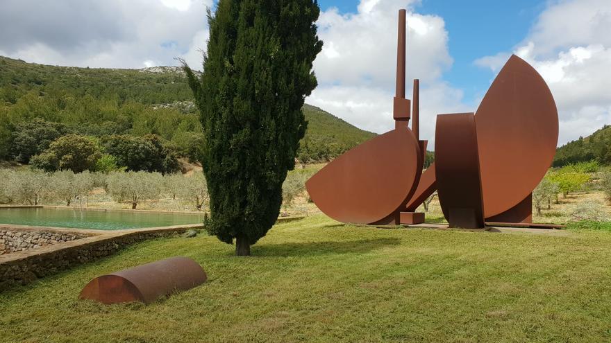 Los molinos amenazan el museo al aire libre de Miquel Navarro