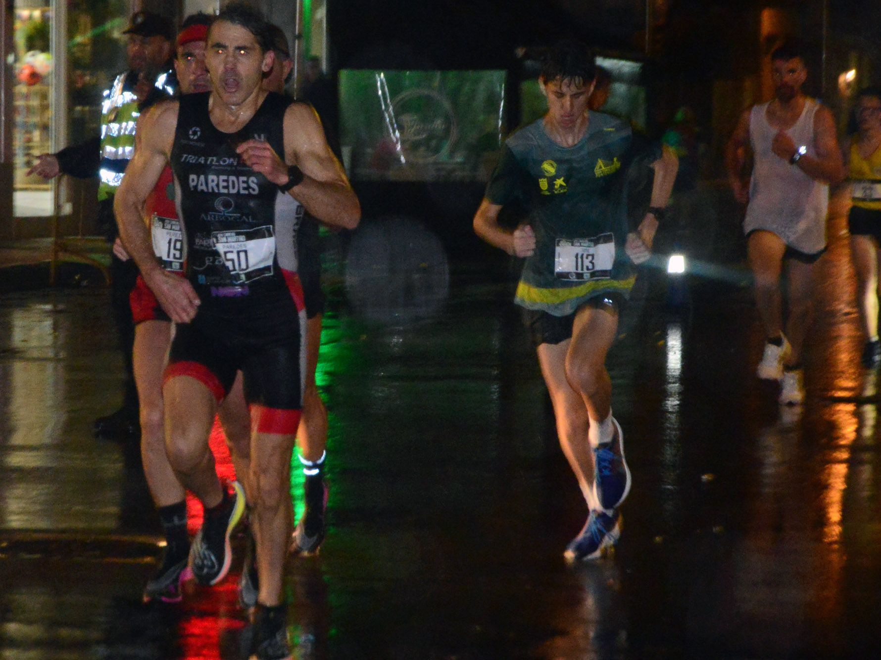 La XXVI Carreira San Martiño de Bueu, contra la lluvia y el viento