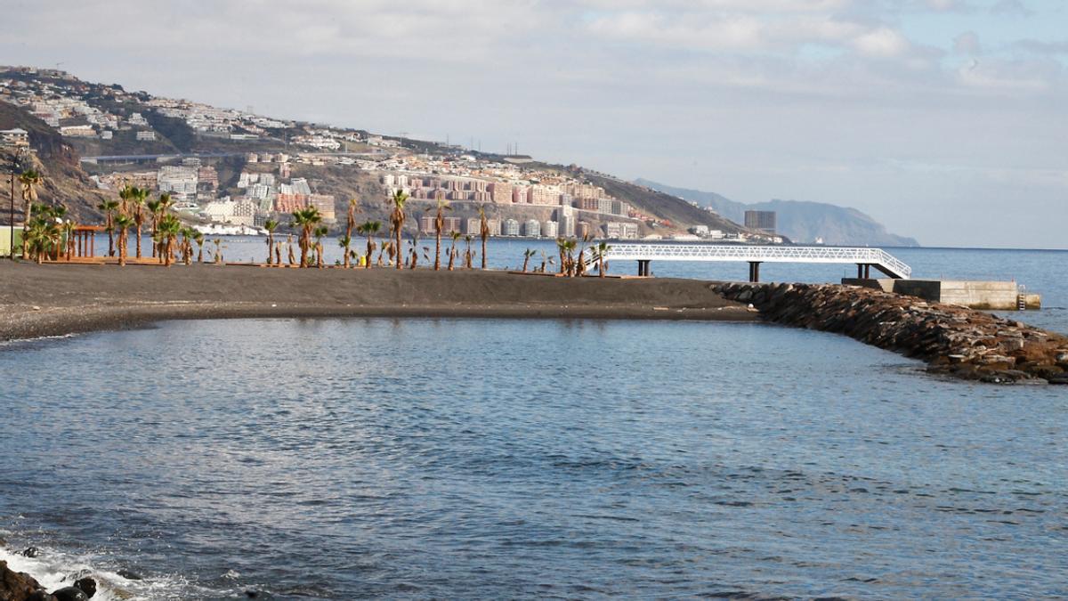 Así es el puente de la playa de Punta Larga en Candelaria