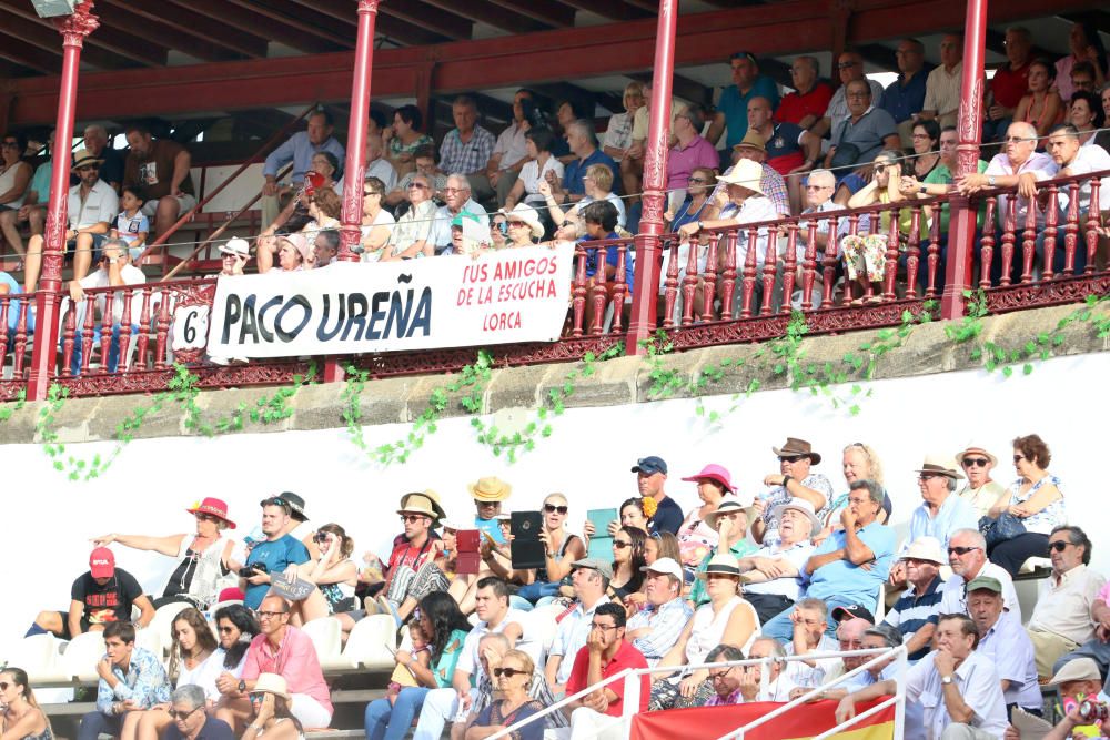 Las imágenes de la tercera corrida de abono de la feria taurina de Málaga en La Malagueta.