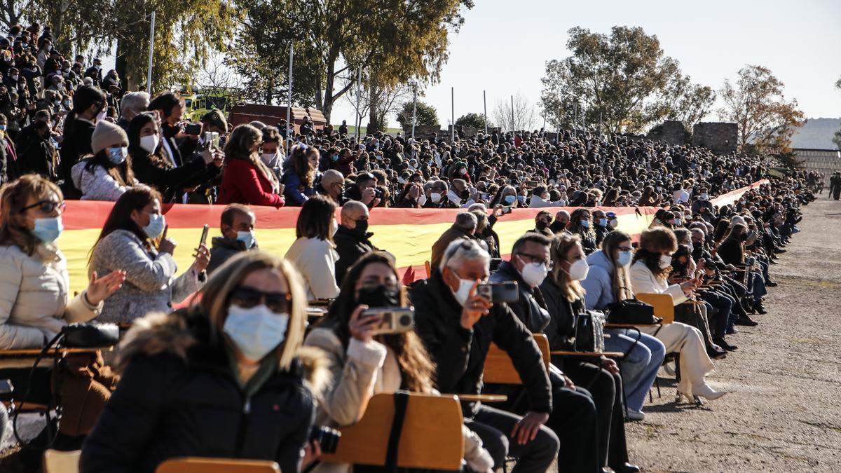 Público congregado este viernes en la jura de bandera.