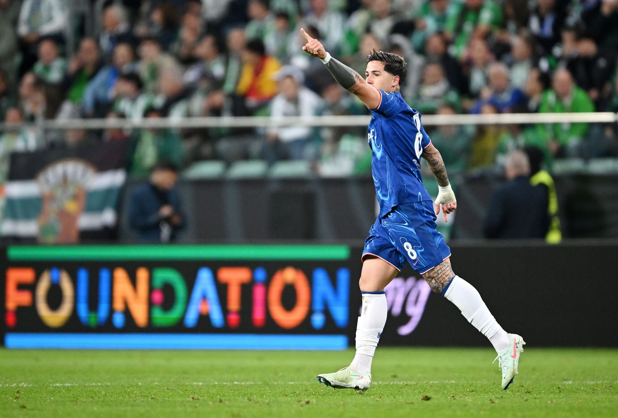 28 May 2025, Poland, Wroclaw: Chelsea's Enzo Fernandez celebrates scoring his side's first goal during the UEFA Europa Conference League final soccer match between Real Betis and Chelsea at Tarczynski Arena. Photo: Rafal Oleksiewicz/PA Wire/dpa 28/05/2025 ONLY FOR USE IN SPAIN. Rafal Oleksiewicz/PA Wire/dpa;sports;soccer;football;UEFA Europa Conference League Final - Real Betis vs Chelsea;