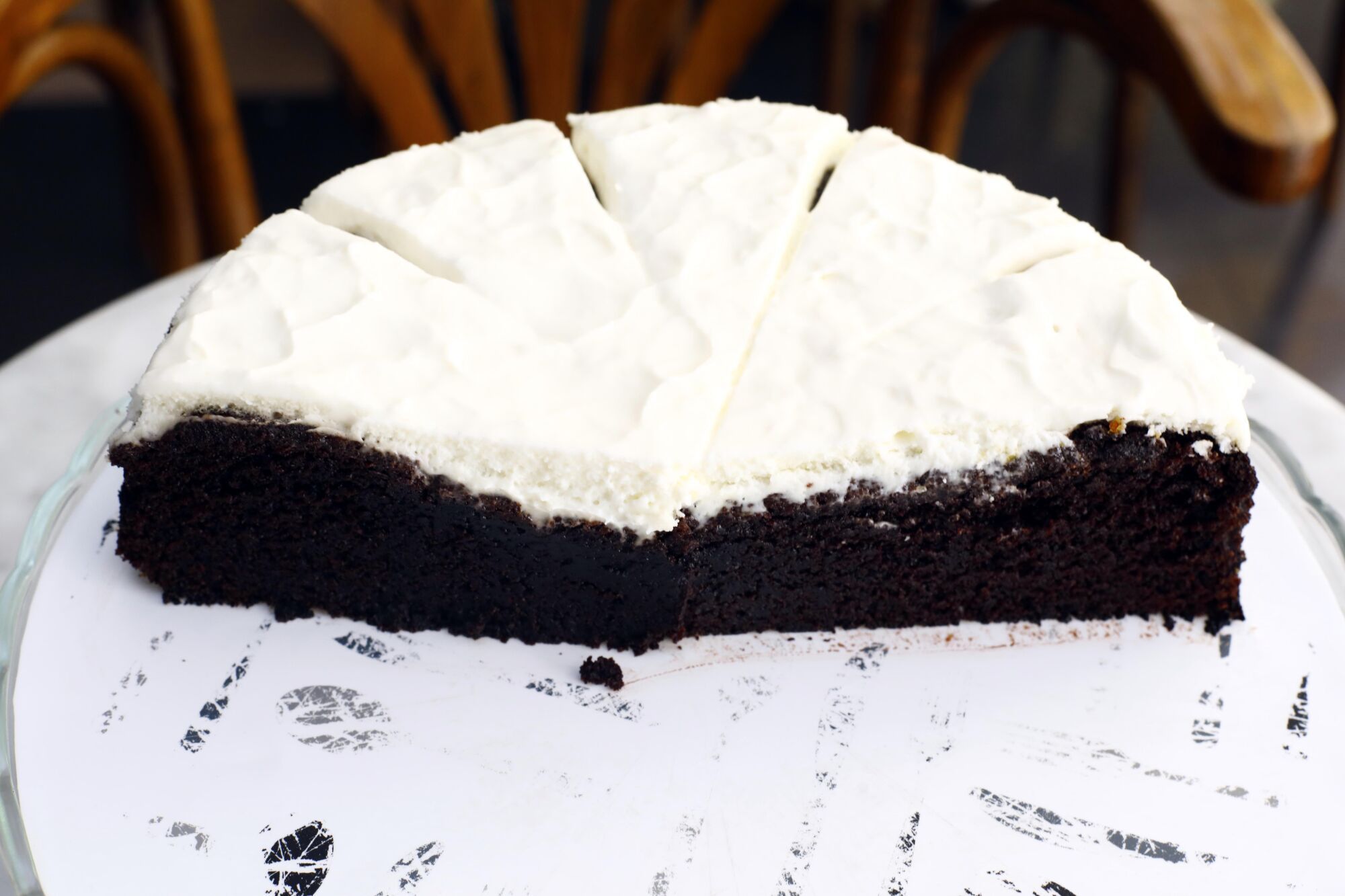 En imágenes | El Buñuel, el café de barrio de ambiente acogedor con una de las mejores tartas de queso de Zaragoza